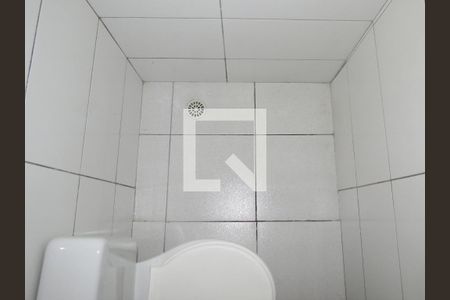 Banheiro de casa para alugar com 2 quartos, 50m² em Jardim Mangalot, São Paulo