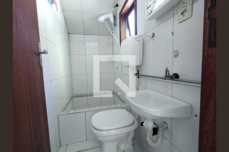 Banheiro de kitnet/studio para alugar com 1 quarto, 25m² em Ingleses do Rio Vermelho, Florianópolis