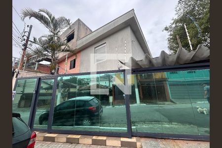 Casa para alugar com 100m², 2 quartos e 2 vagas Casa para alugar com 100m², 2 quartos e 2 vagasFachada