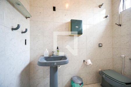 Casa à venda com 340m², 5 quartos e 4 vagasBanheiro da suíte