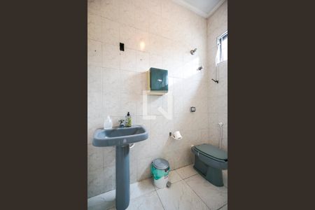 Casa à venda com 340m², 5 quartos e 4 vagasBanheiro da suíte