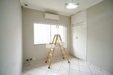 Casa à venda com 340m², 5 quartos e 4 vagasQuarto 04