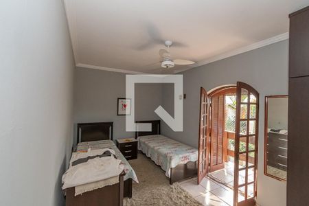 Casa à venda com 240m², 3 quartos e 3 vagas Casa à venda com 240m², 3 quartos e 3 vagasQuarto 2