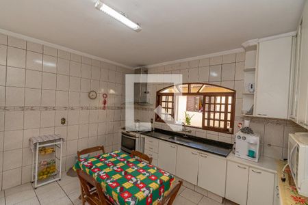 Casa à venda com 240m², 3 quartos e 3 vagas Casa à venda com 240m², 3 quartos e 3 vagasCozinha