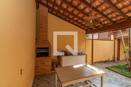 Casa à venda com 240m², 3 quartos e 3 vagas Casa à venda com 240m², 3 quartos e 3 vagasChurrasqueira