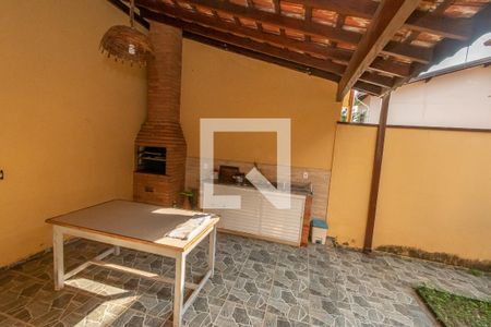 Casa à venda com 240m², 3 quartos e 3 vagas Casa à venda com 240m², 3 quartos e 3 vagasChurrasqueira