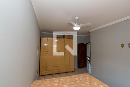 Casa à venda com 240m², 3 quartos e 3 vagas Casa à venda com 240m², 3 quartos e 3 vagasQuarto 1