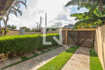 Casa à venda com 240m², 3 quartos e 3 vagas Casa à venda com 240m², 3 quartos e 3 vagasQuintal