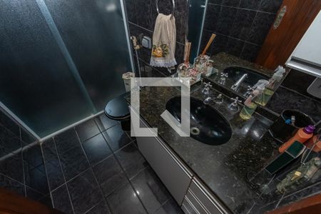 Casa à venda com 240m², 3 quartos e 3 vagas Casa à venda com 240m², 3 quartos e 3 vagasDetalhe Banheiro Corredor