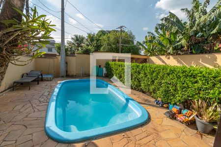 Casa à venda com 240m², 3 quartos e 3 vagas Casa à venda com 240m², 3 quartos e 3 vagasPiscina