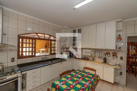 Casa à venda com 240m², 3 quartos e 3 vagas Casa à venda com 240m², 3 quartos e 3 vagasCozinha