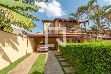 Casa à venda com 240m², 3 quartos e 3 vagas Casa à venda com 240m², 3 quartos e 3 vagasFachada