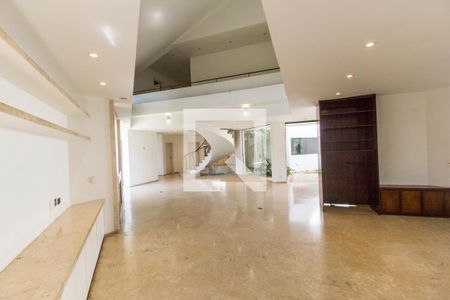 Casa de condomínio à venda com 780m², 4 quartos e 8 vagasSala