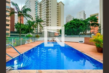 Apartamento à venda com 200m², 2 quartos e 2 vagas Apartamento à venda com 200m², 2 quartos e 2 vagasÁrea comum - Piscina