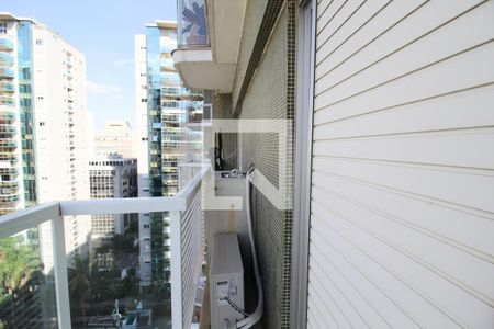 Apartamento à venda com 200m², 2 quartos e 2 vagas Apartamento à venda com 200m², 2 quartos e 2 vagasVaranda da Suíte