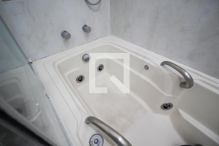 Apartamento à venda com 200m², 2 quartos e 2 vagas Apartamento à venda com 200m², 2 quartos e 2 vagasBanheiro da Suíte