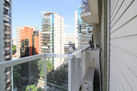 Apartamento à venda com 200m², 2 quartos e 2 vagas Apartamento à venda com 200m², 2 quartos e 2 vagasVaranda da Suíte