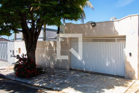 Casa à venda com 300m², 3 quartos e 4 vagasFACHADA