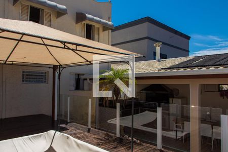 Casa à venda com 300m², 3 quartos e 4 vagasÁREA EXTERNA FUNDOS