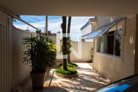 Casa à venda com 300m², 3 quartos e 4 vagasÁREA EXTERNA FRENTE