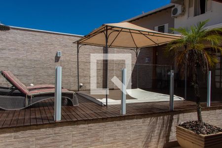 Casa à venda com 300m², 3 quartos e 4 vagasÁREA EXTERNA FUNDOS