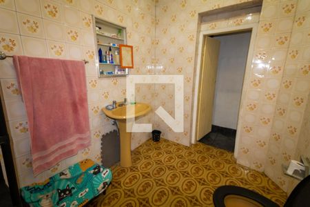 Casa à venda com 170m², 6 quartos e sem vagaBanheiro 