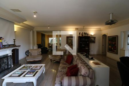 Casa à venda com 650m², 5 quartos e 3 vagasSala