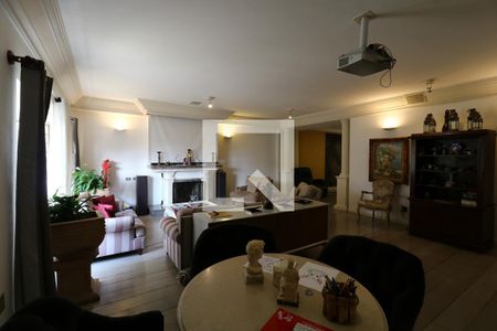 Casa à venda com 650m², 5 quartos e 3 vagasSala