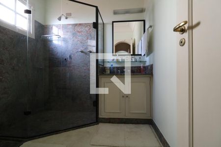 Casa à venda com 650m², 5 quartos e 3 vagasBanheiro da Suíte 4