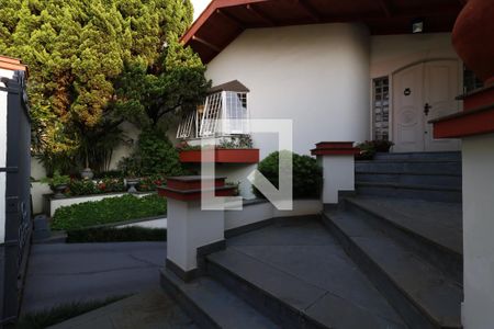 Casa à venda com 650m², 5 quartos e 3 vagasEntrada