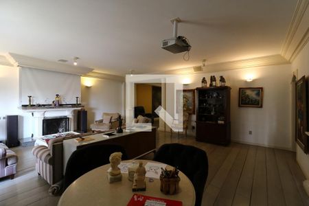 Casa à venda com 650m², 5 quartos e 3 vagasSala