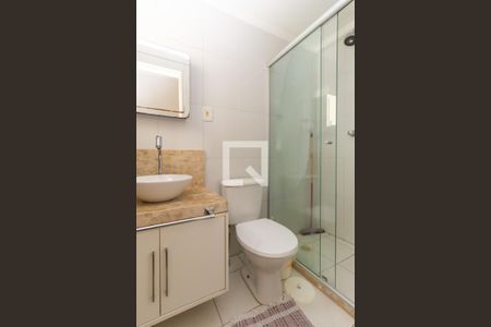 Apartamento para alugar com 70m², 2 quartos e 3 vagas Apartamento para alugar com 70m², 2 quartos e 3 vagasBanheiro da Suíte 1