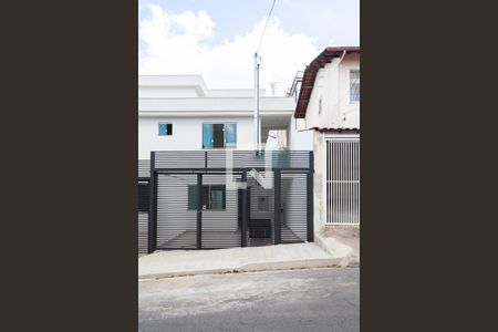 Casa à venda com 116m², 3 quartos e 2 vagas Casa à venda com 116m², 3 quartos e 2 vagasFachada