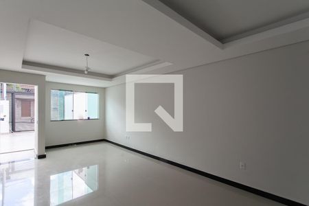Sala de casa à venda com 3 quartos, 116m² em Planalto, Belo Horizonte
