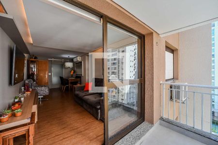 Sacada da sala de apartamento à venda com 3 quartos, 84m² em Passo D’areia, Porto Alegre