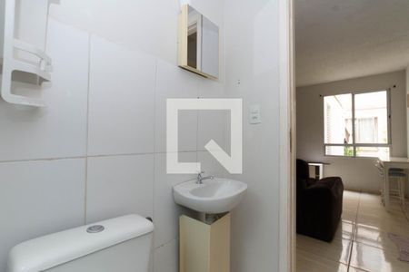 Banheiro de apartamento para alugar com 2 quartos, 45m² em Água Chata, Guarulhos