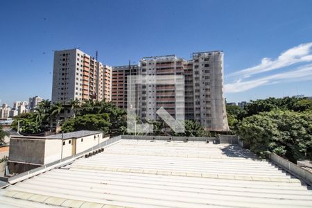 Quarto, vista aberta  de kitnet/studio para alugar com 1 quarto, 21m² em Moema, São Paulo