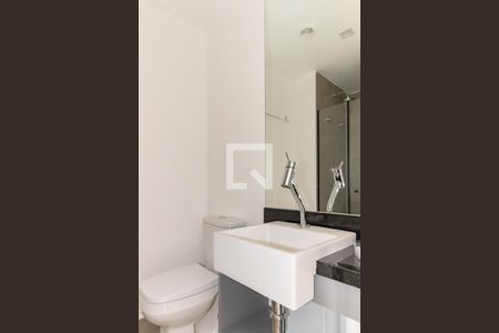Banheiro de kitnet/studio para alugar com 1 quarto, 25m² em Moema, São Paulo