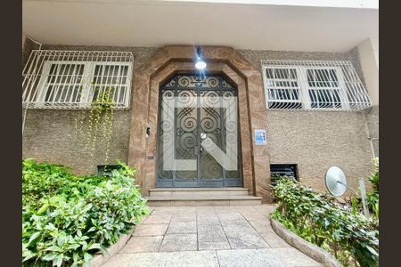 Apartamento à venda com 175m², 4 quartos e sem vagaFachada com cartaz QA