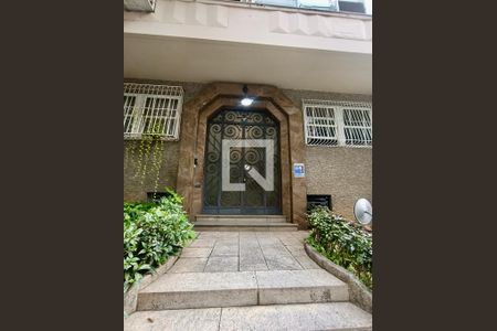 Apartamento à venda com 175m², 4 quartos e sem vagaFachada com cartaz QA