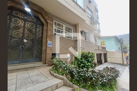 Apartamento à venda com 175m², 4 quartos e sem vagaFachada com cartaz QA