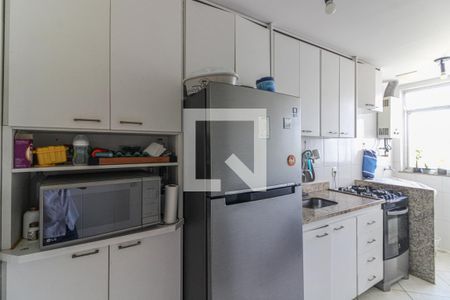 Apartamento à venda com 93m², 3 quartos e 2 vagas Apartamento à venda com 93m², 3 quartos e 2 vagasCozinha e Área de Serviço