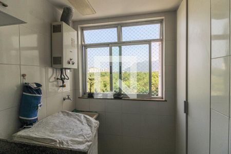 Apartamento à venda com 93m², 3 quartos e 2 vagas Apartamento à venda com 93m², 3 quartos e 2 vagasCozinha e Área de Serviço