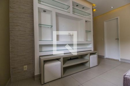 Sala de TV de apartamento para alugar com 2 quartos, 80m² em Jardim Tupanci, Barueri