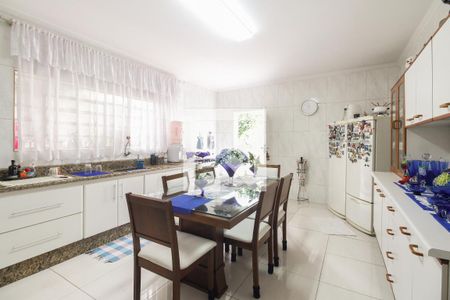 Casa à venda com 200m², 3 quartos e 5 vagasCozinha 