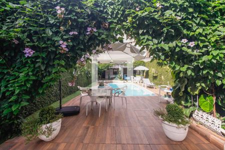 Casa à venda com 200m², 3 quartos e 5 vagasQuintal e Piscina 