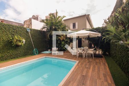 Casa à venda com 200m², 3 quartos e 5 vagasQuintal e Piscina 