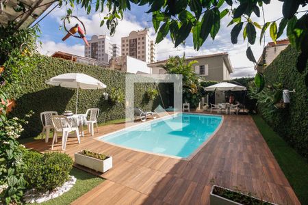 Casa à venda com 200m², 3 quartos e 5 vagasQuintal e Piscina 