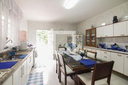 Casa à venda com 200m², 3 quartos e 5 vagasCozinha 