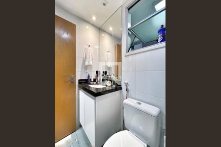 Banheiro de apartamento à venda com 3 quartos, 75m² em Nova Suíça, Belo Horizonte